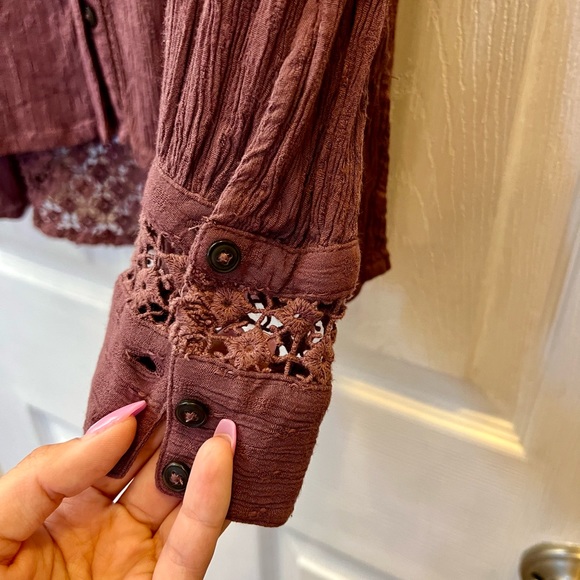 Free People Top Crochet back and shoulders Mauve color blouse Size Small buttons - Picture 6 of 16